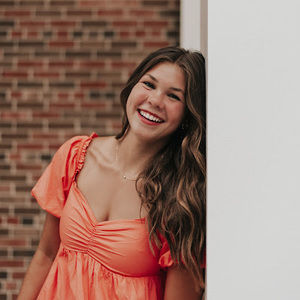 Meet your Posher, Chloe